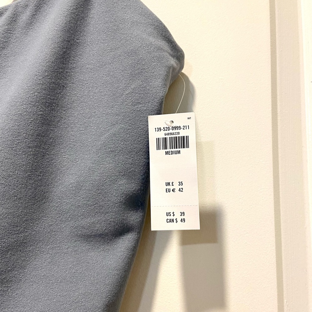 ❗️SOLD❗️Abercrombie & Fitch Contour Strappy Back Tank Top - Picture 4 of 7